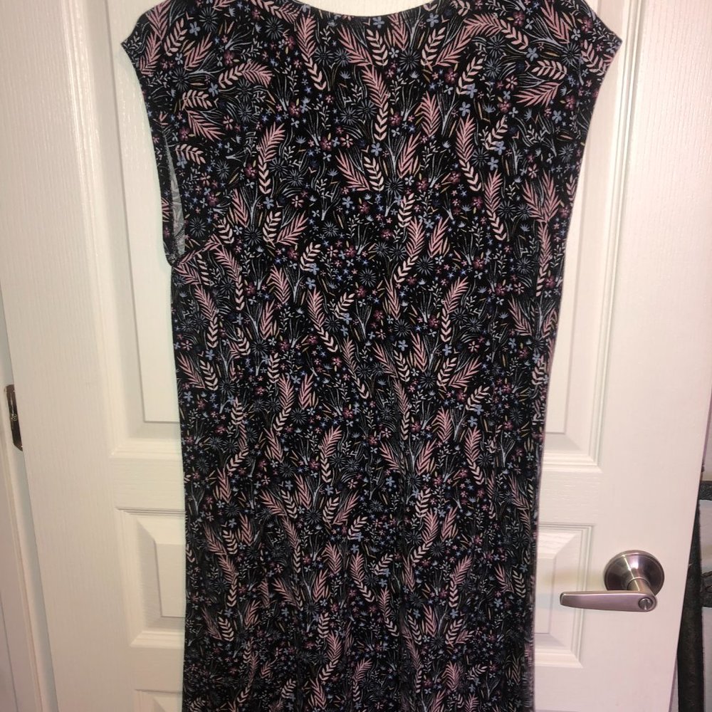 Patterned Dress - Picture 4 of 4